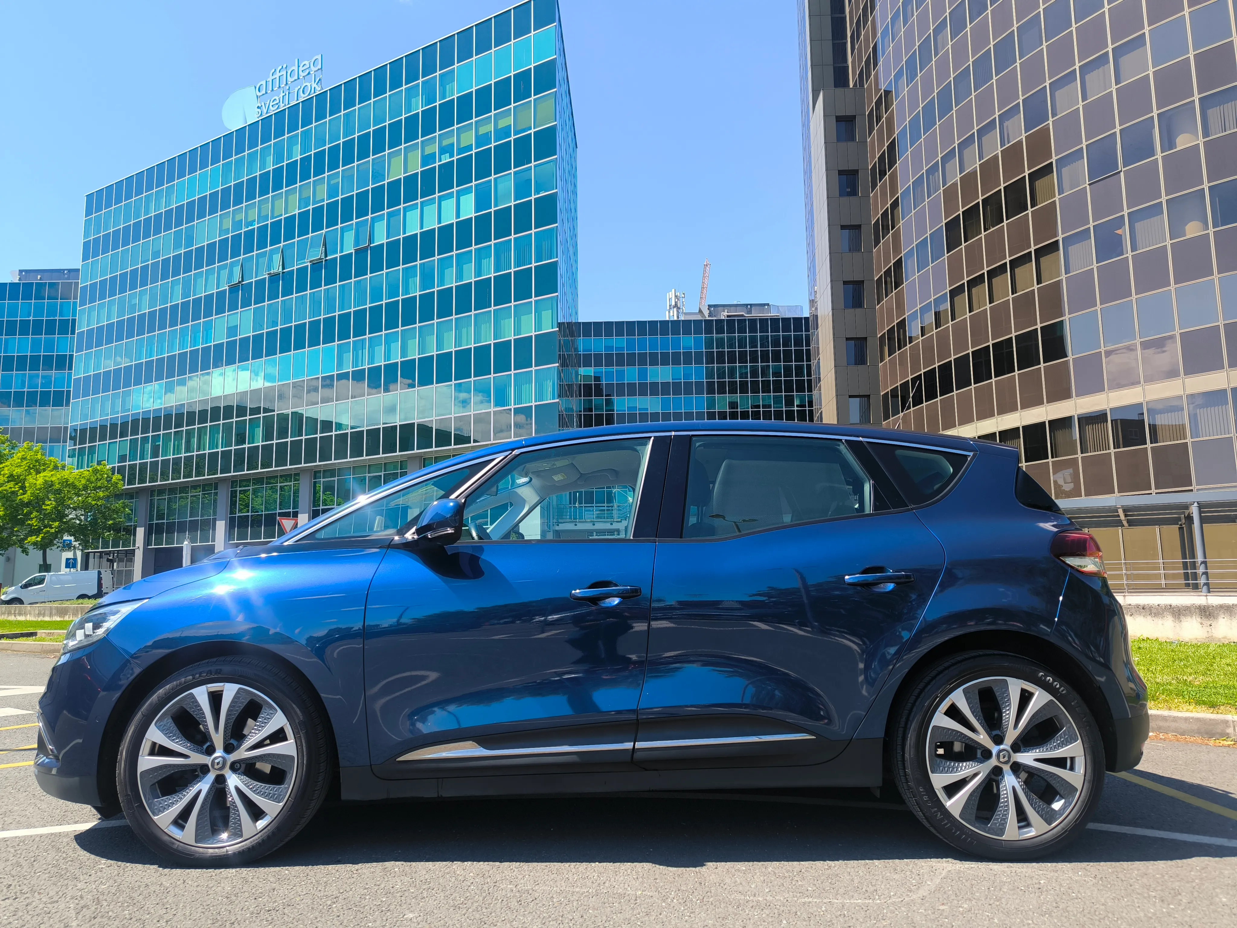 renault scenic 1,5dci, intens, full led, kamera, ekstra stanje - slika 5
