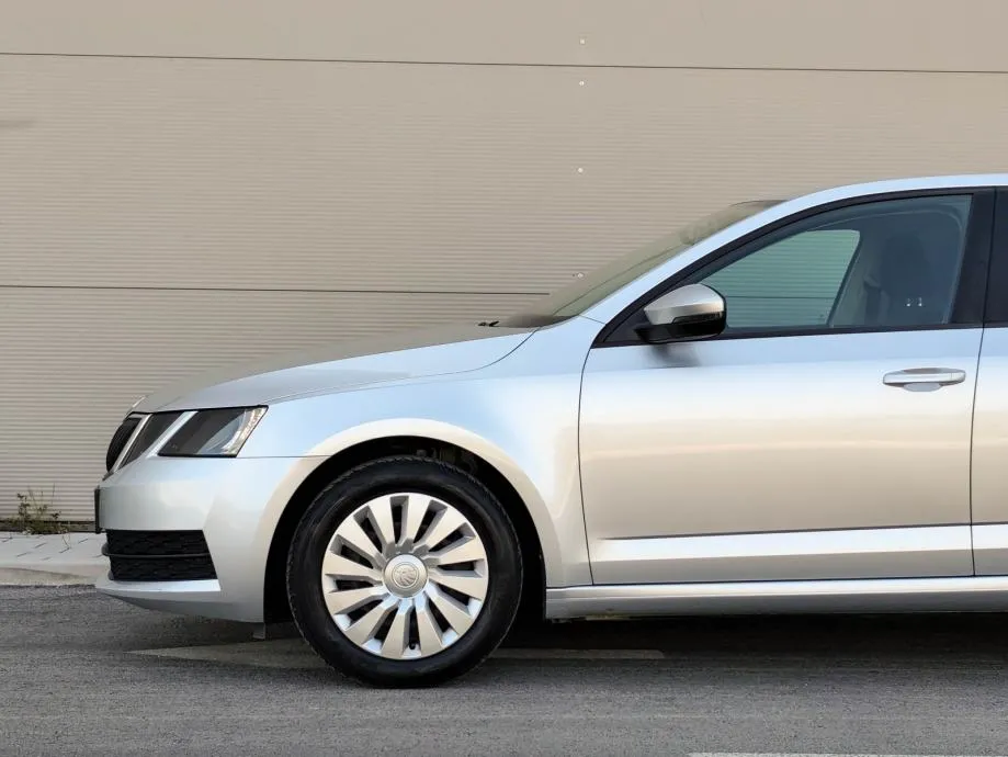 škoda octavia 1,6 tdi simply |hr auto |veliki servsi |odlično stanje - slika 23