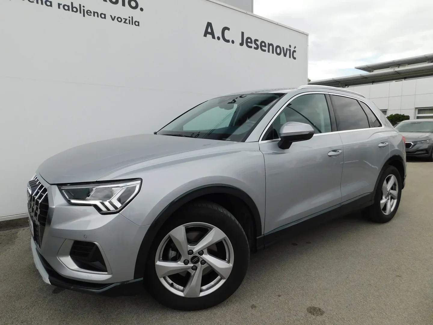 12568 audi q3 35tdi s tr advanced+ - slika 7