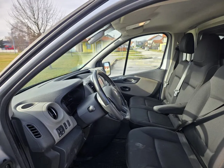 renault trafic . 1,6 dizel, 2018 godina, 189000 km, kartice 24/36 rata - slika 9