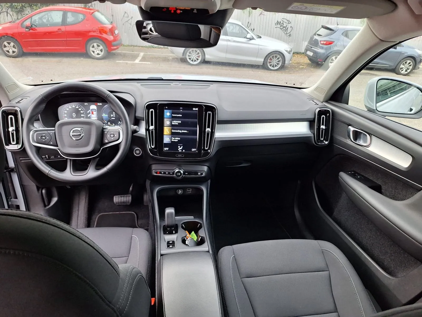 volvo xc40 t4 plug-in hybrid - slika 11