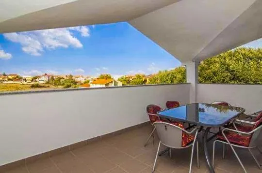 fažana-turistička nekretnina s 7 apartmana i bazenom - slika 9