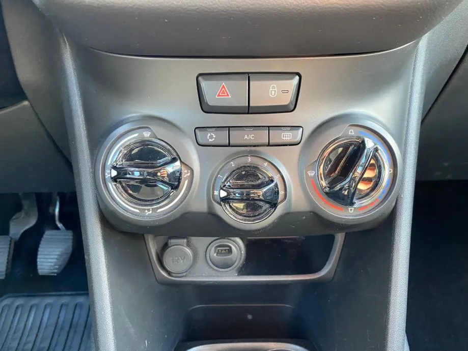 peugeot 208 1,2 puretech berline premium 4xgarancije - slika 15