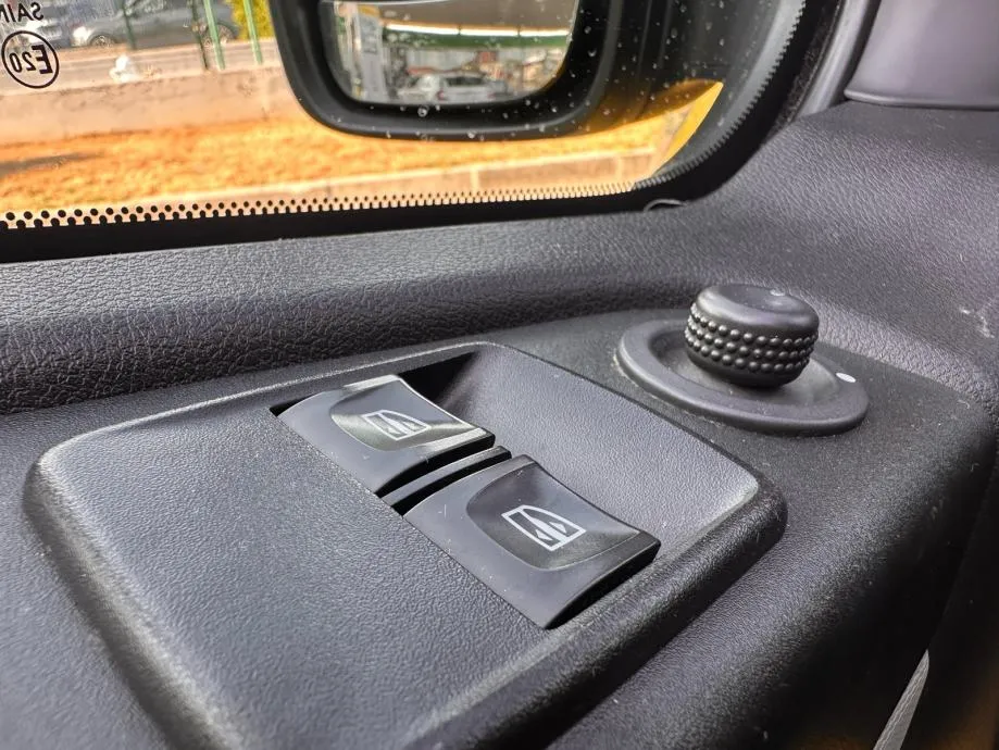 **renault trafic 1.6 dci, hr auto, reg, 1. vlasnik**, 2019 god. - slika 19