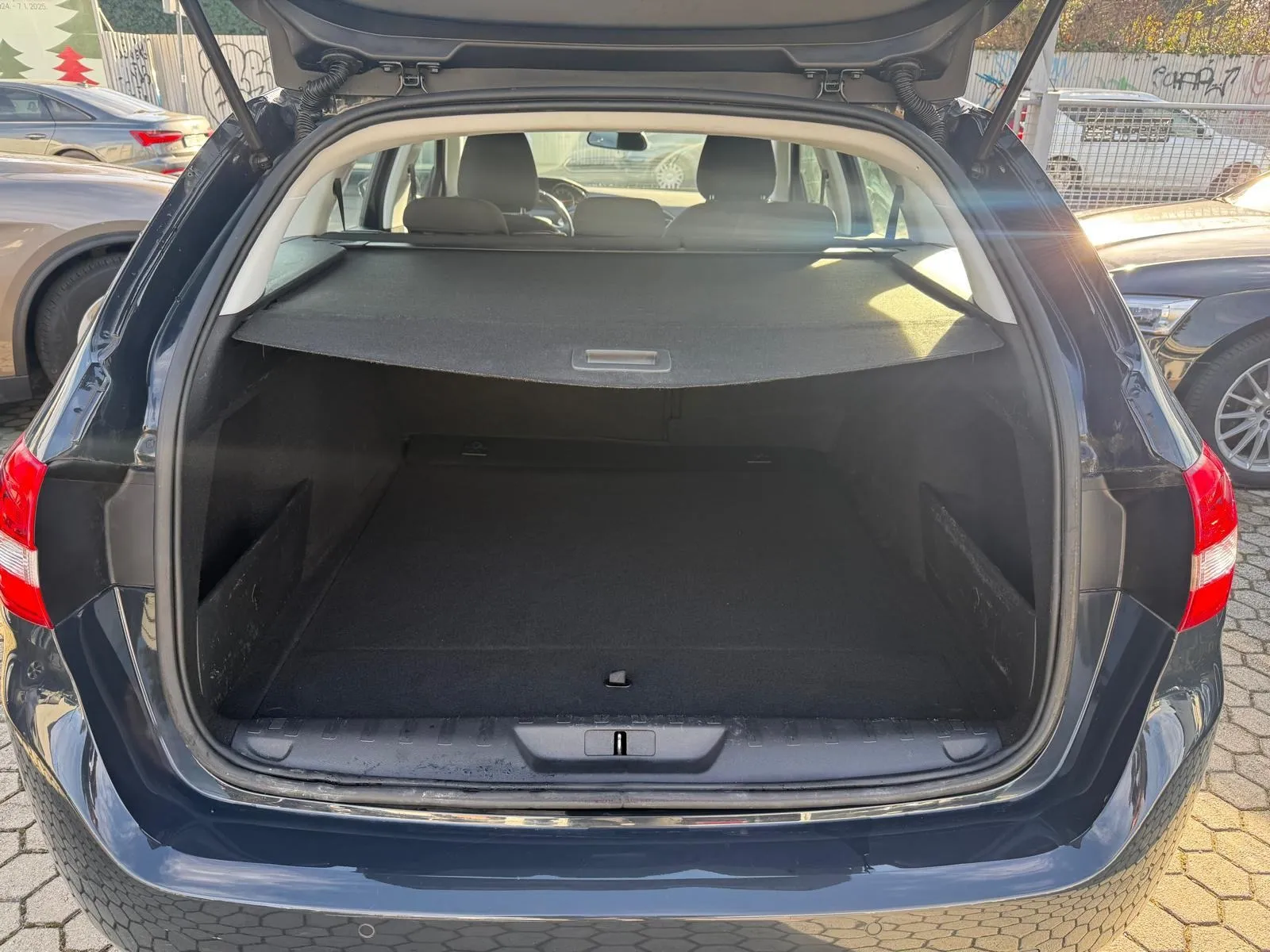 peugeot 308 sw 1,5 bluehdi, navi, parking senzori, 4x garancija! - slika 15
