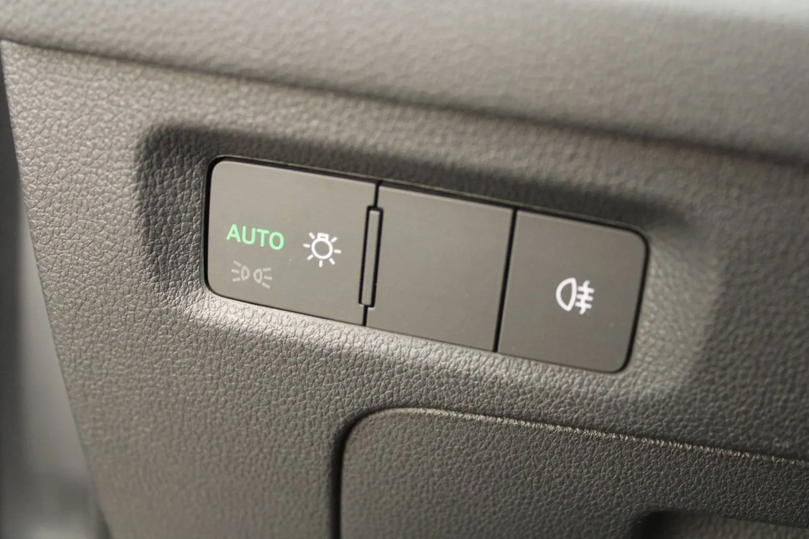 škoda octavia combi 2.0 tdi *led, navigacija, kamera* - slika 18