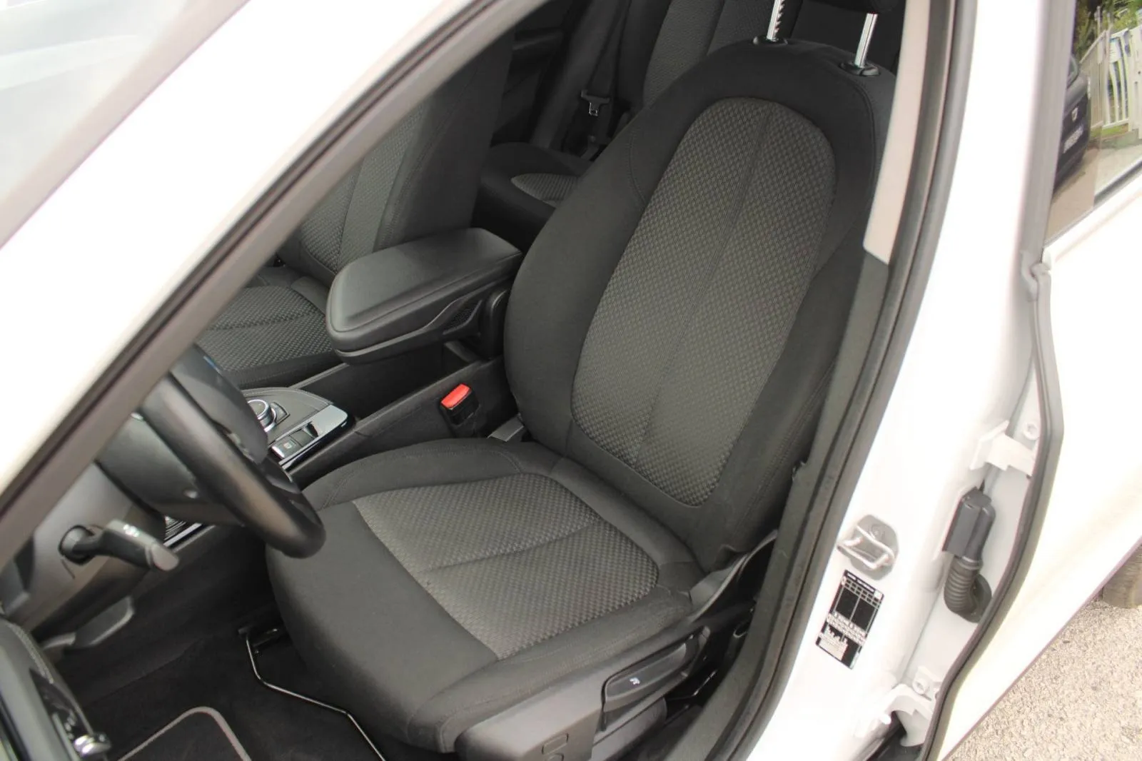 bmw x2 sdrive 18i automatik *led, navigacija, kamera* - slika 9