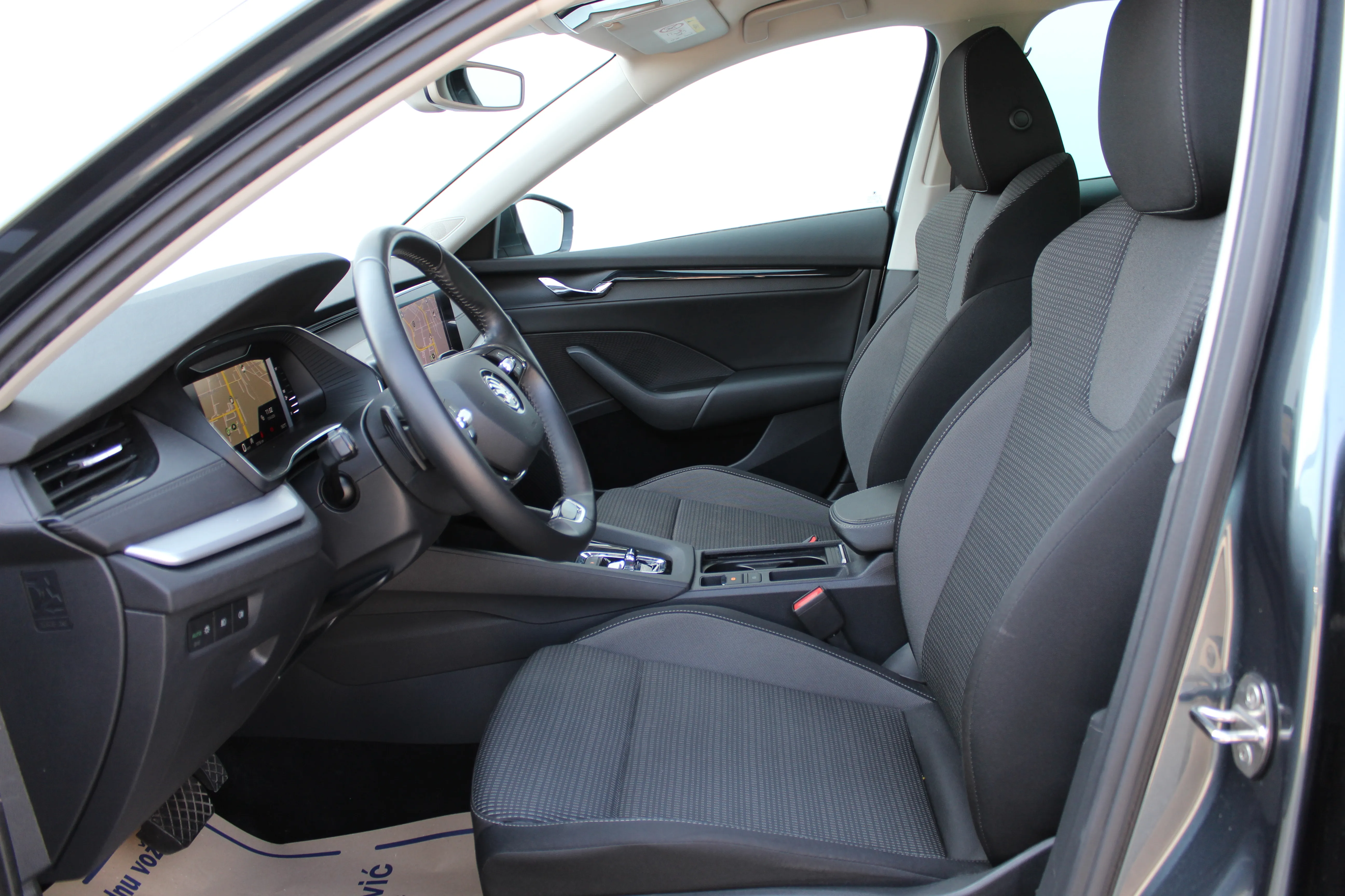 13147 škoda octavia combi ambition 2.0 tdi dsg - slika 8