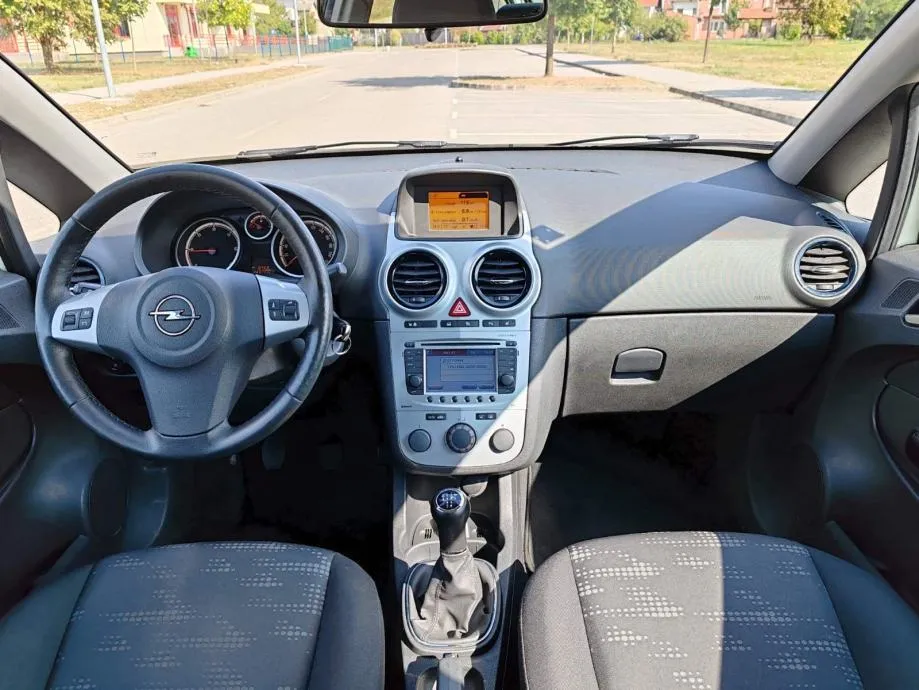 opel corsa 1,3 cdti,2011 god,143000 km,kartice - slika 13