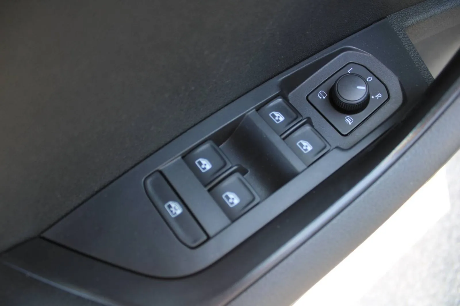 škoda karoq 1.5 tsi dsg *led, navigacija, kamera* - slika 13