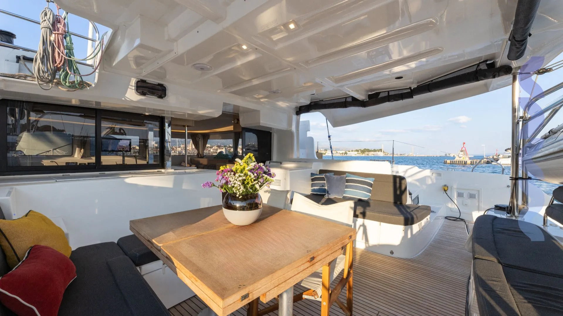 lagoon 46 -skyfall - charter ready - slika 9