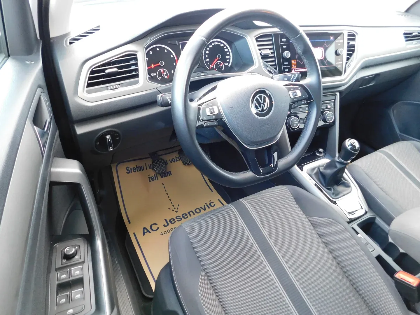 08893 volkswagen t-roc 1.0 tsi design - slika 9
