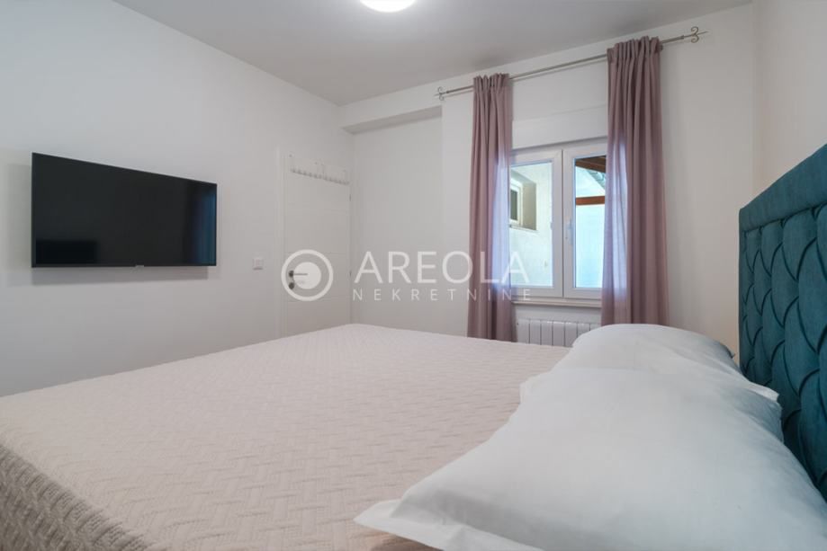 žrnovnica (split) - kuća s bazenom i garažom - dugoročno! - slika 14