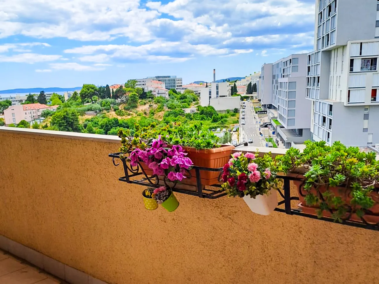 SPLIT 3 (ul. Ruđera Boškovića) - Trosoban stan - Idealno za studente!