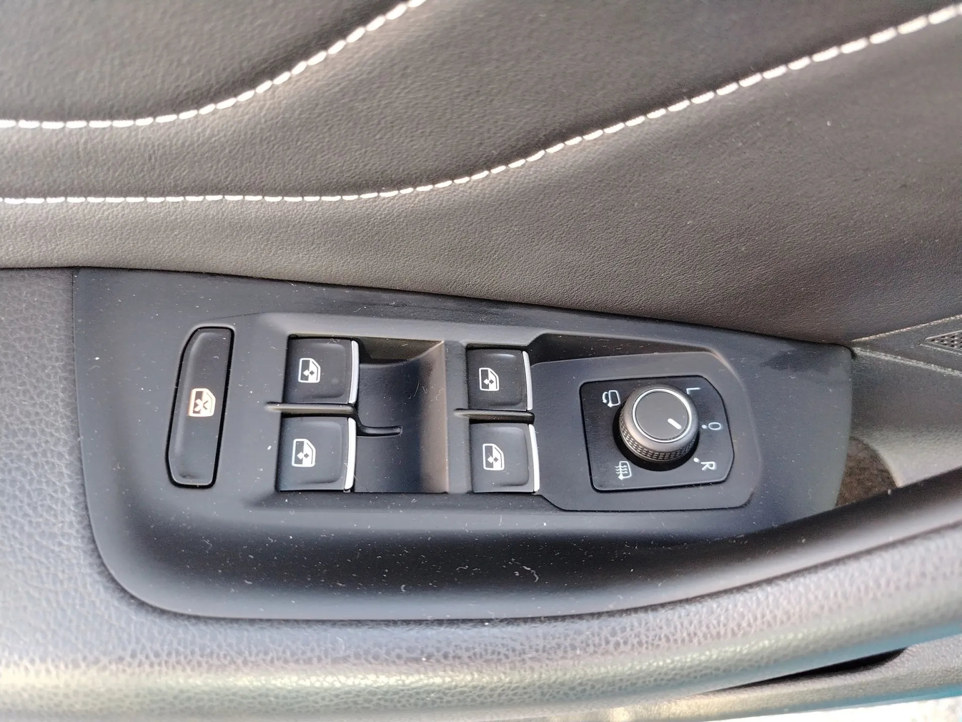 vw arteon 2.0 tdi dsg elegance - slika 19