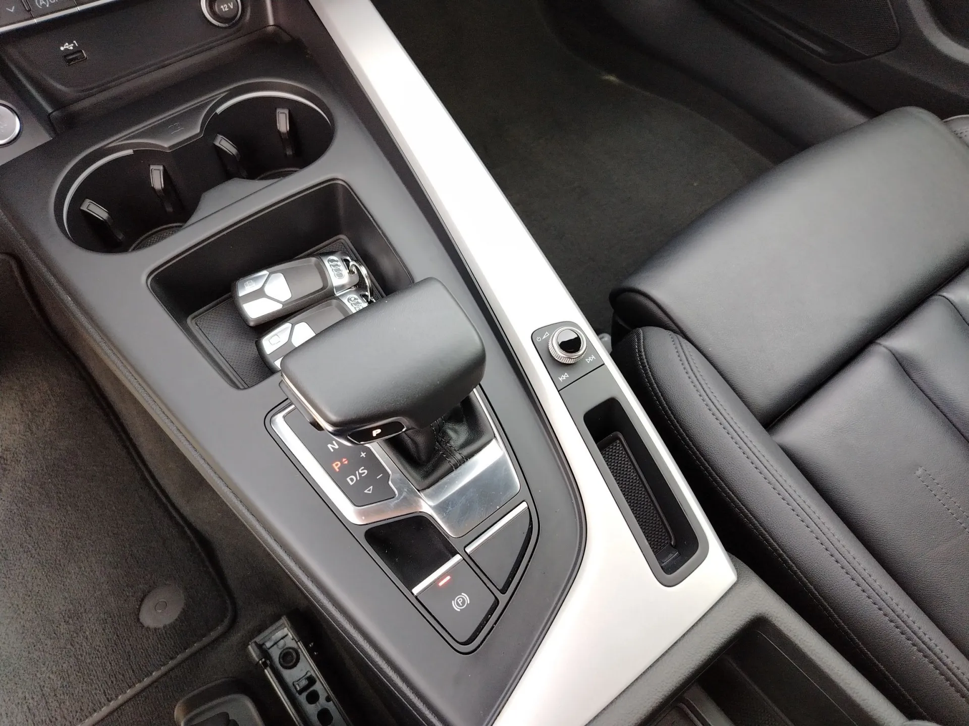 audi a4 40 tdi s tronic quattro s line - slika 13