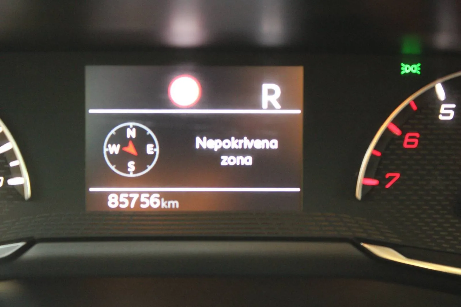 peugeot 2008 1.2 puretech automatik *led, navigacija* - slika 21