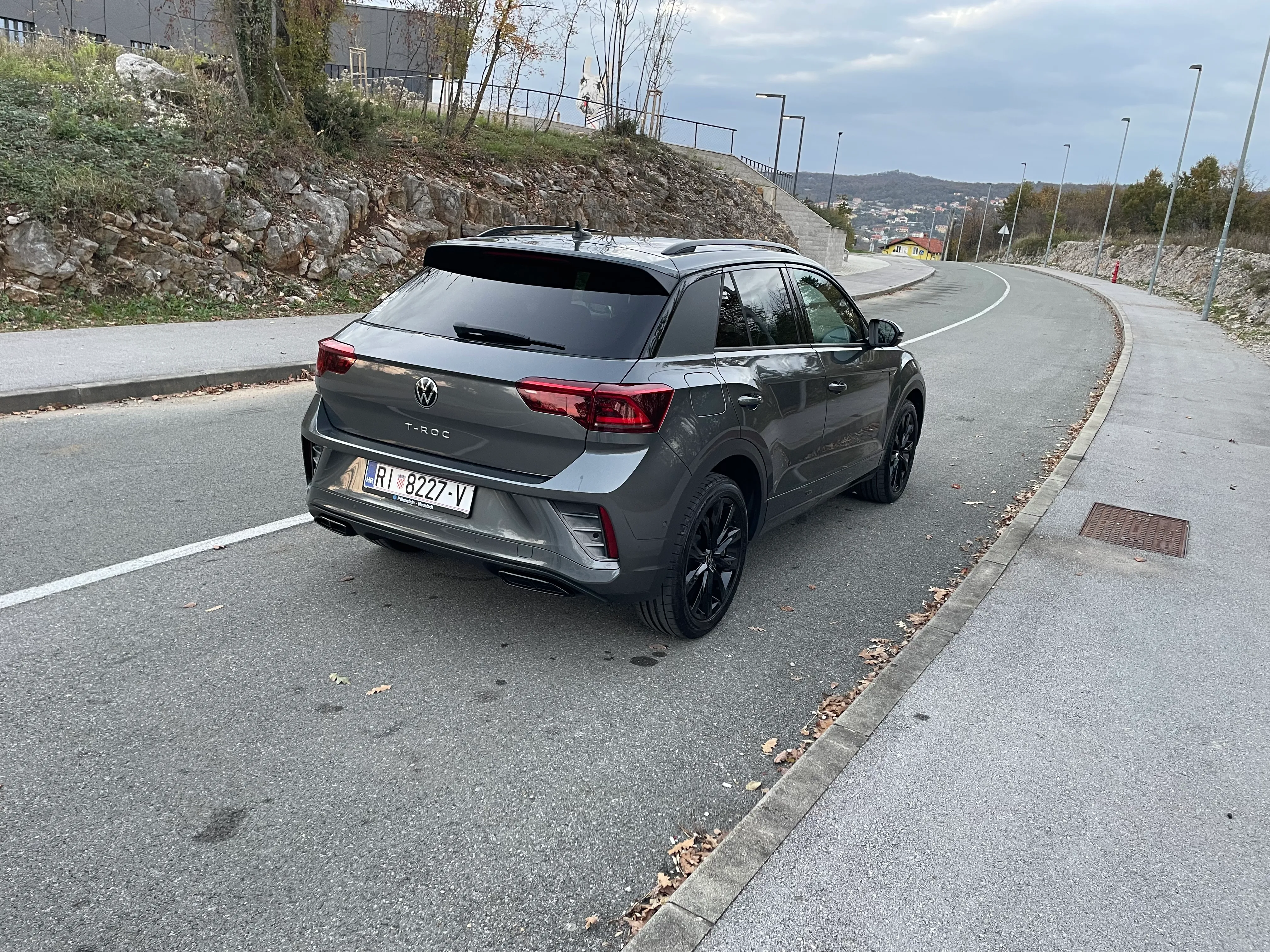 vw t-roc 1.5 tsi,dsg,r-line,black,matrix,iq,kamera - slika 4