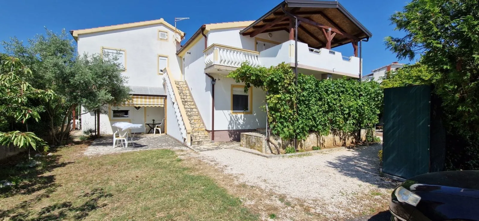 Nin, Kuća sa 6 stambenih jedinica(396m2), prostrano!