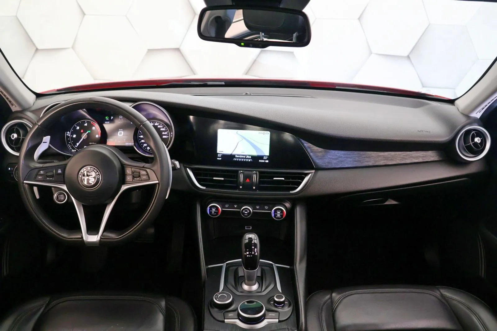 alfa romeo giulia 2.2jtdm at8 super led+biksenon navi radar - slika 8