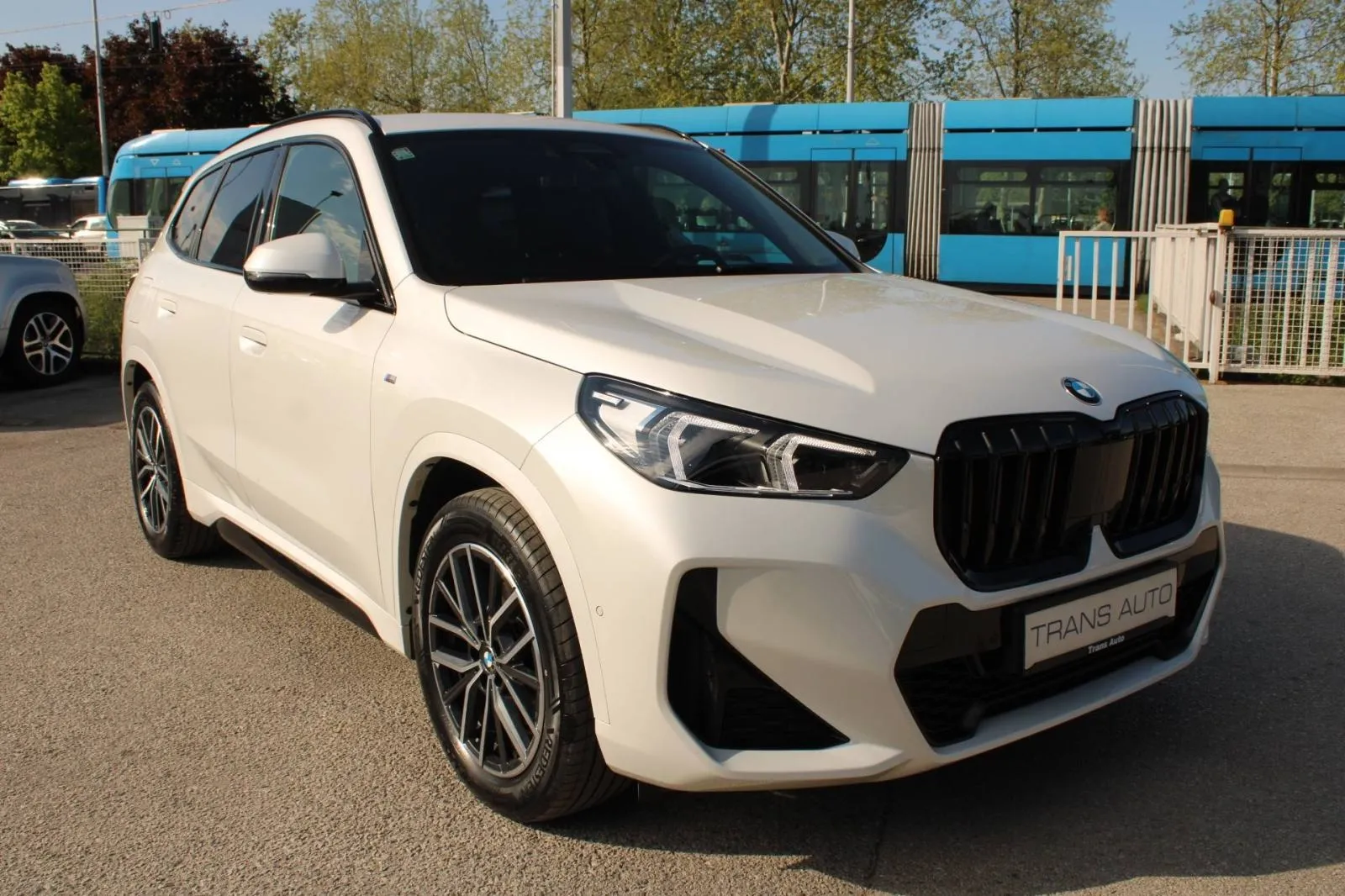 bmw x1 20d xdrive automatik m-paket *led, navigacija, kamera* - slika 3