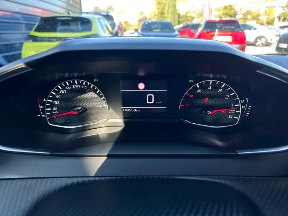 peugeot 208 1,5 hdi style - 2022 - servisna - garancija - reg1god !! - slika 11