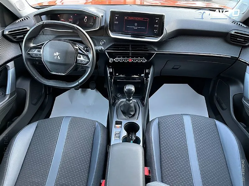 peugeot 2008 1.2 puretech 130 allure-1 vl.-alu-navi-kam - slika 8