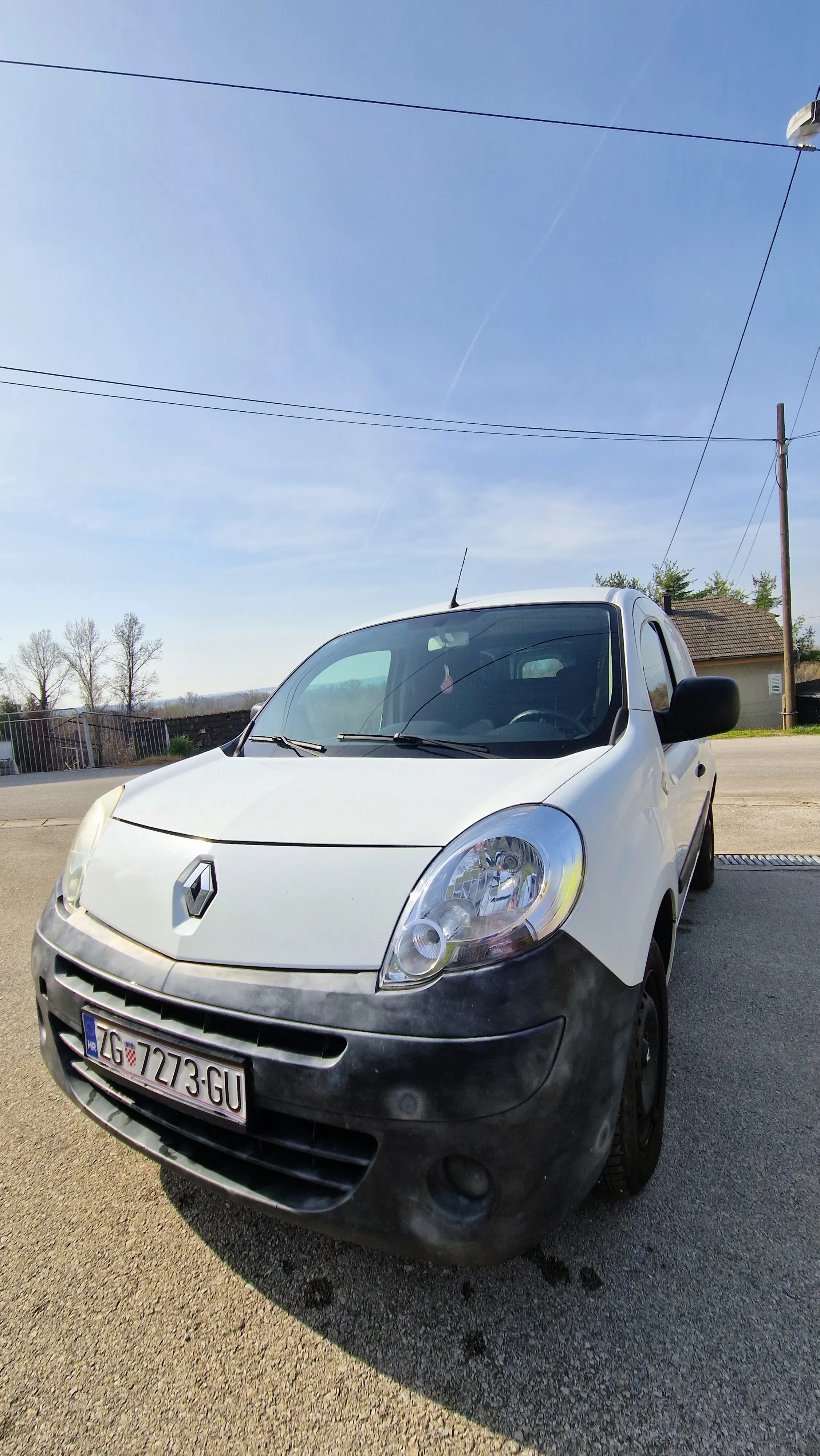 renault kangoo 1.5 dci - malo oštećen ali potpuno funkcionalan - slika 2