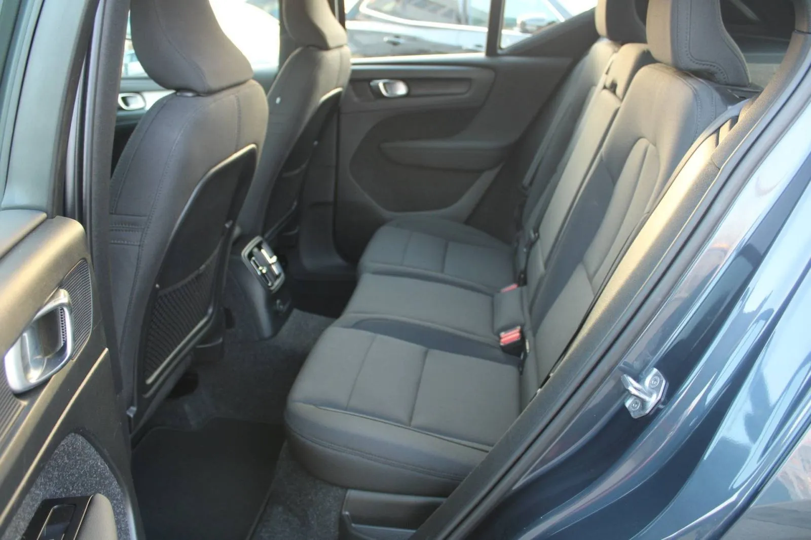 volvo xc40 t5 plug-in hybrid automatik *led, navigacija, kamera* - slika 3