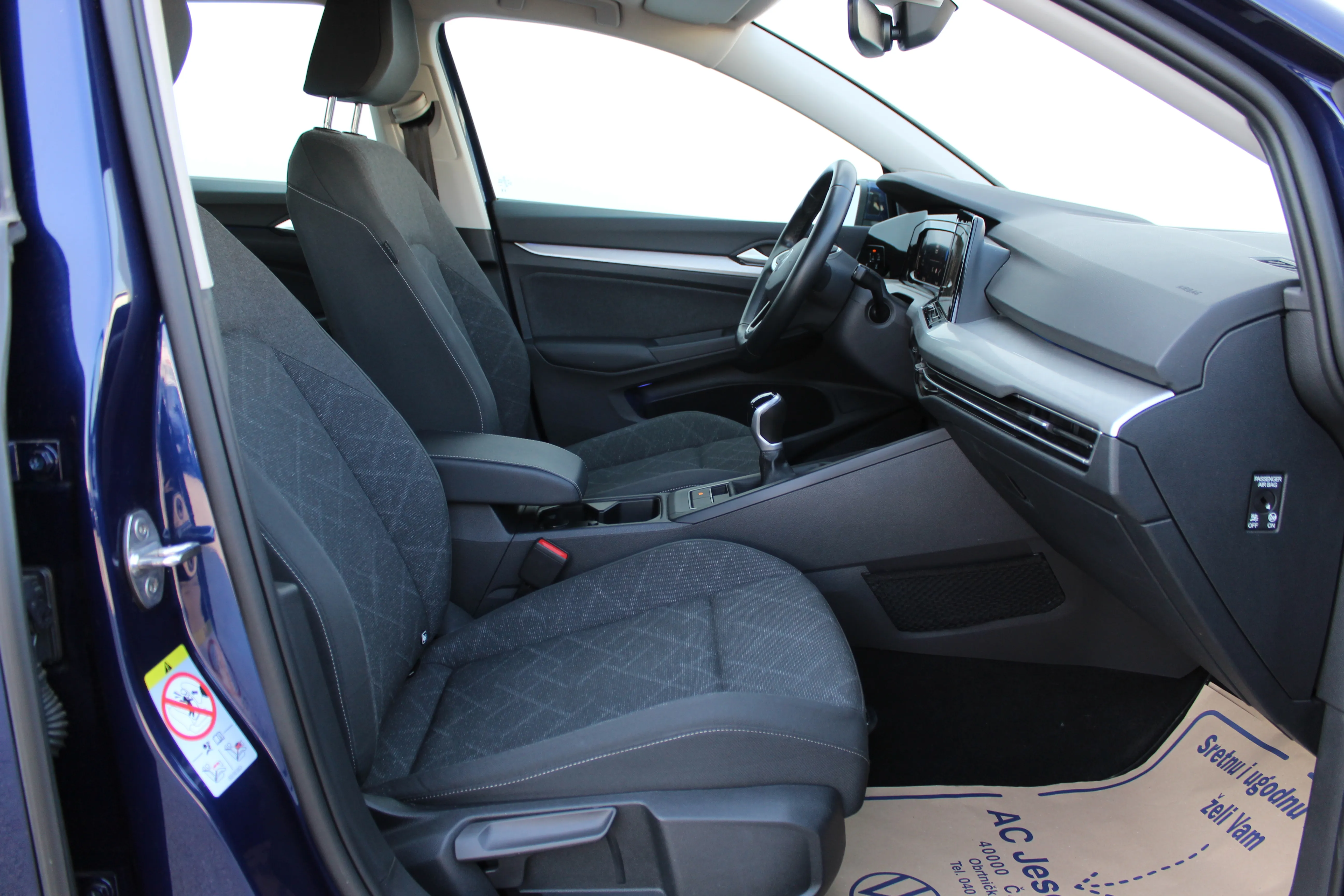 13119 volkswagen golf 1.0 tsi life - slika 12