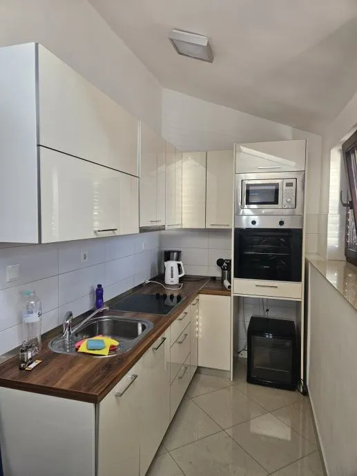 dugoročno! dvosoban stan: kaštel stari, 65.00 m2 (iznajmljivanje) - slika 3