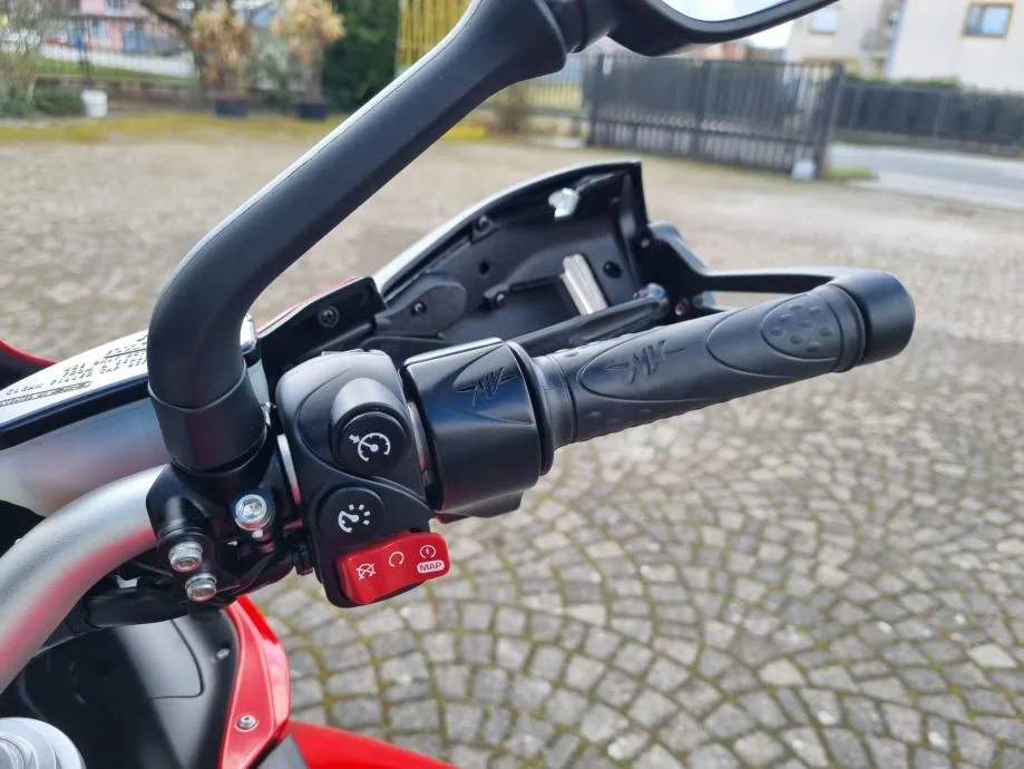 mv agusta turismo veloce rosso abs tcs, s garancijom, 2023 god. - slika 15