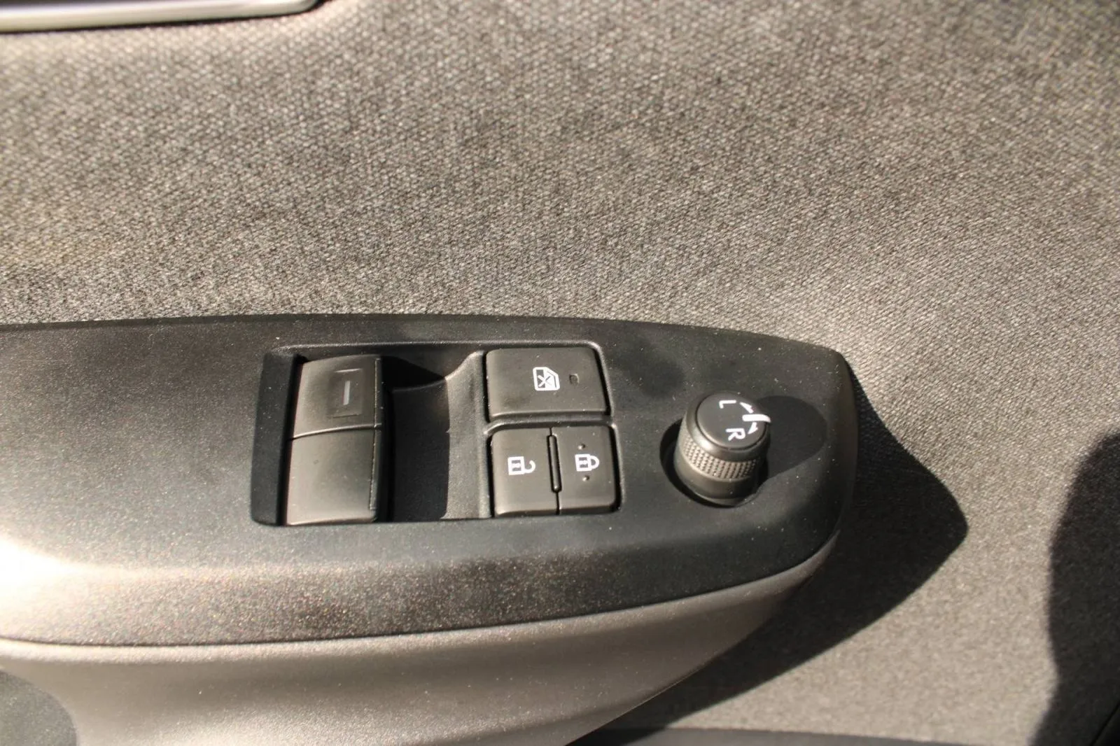 toyot yaris 1.5 hybrid automatik *kamera* - slika 12