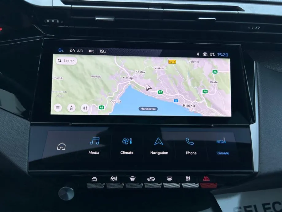 peugeot 408 hybrid 145 e-dcs6 - 2025. - 15.000 km - reg. 1 god! - slika 17