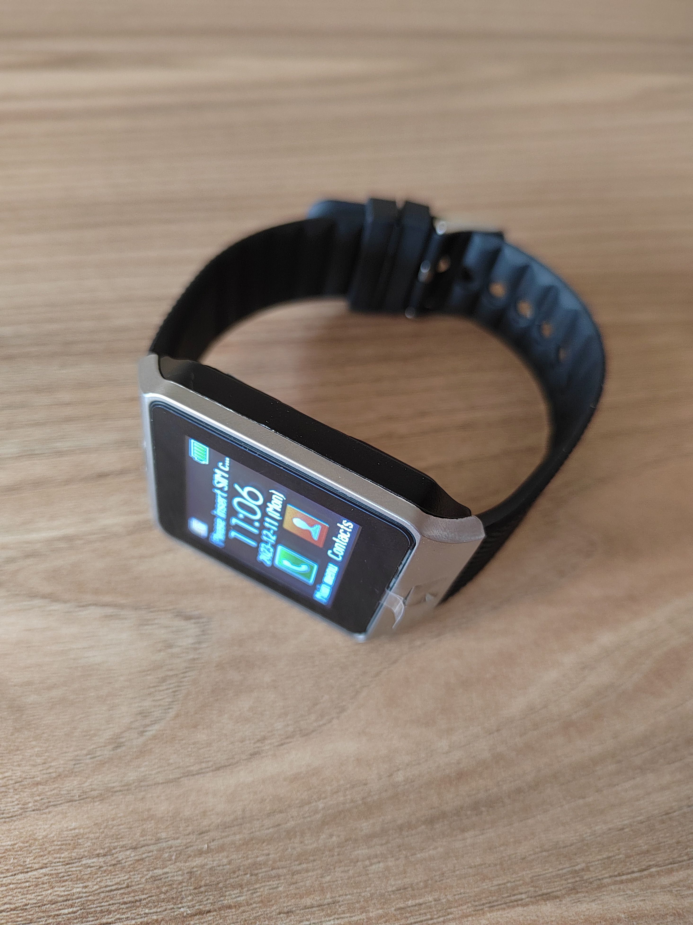 pametni sat crni ili metalizirani na karticu kao mobitel - slika 6