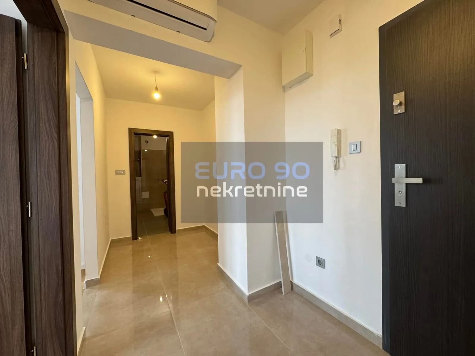 zadar/branimirova obala-renoviran dvosoban stan s liftom,60m2,lokacija - slika 19