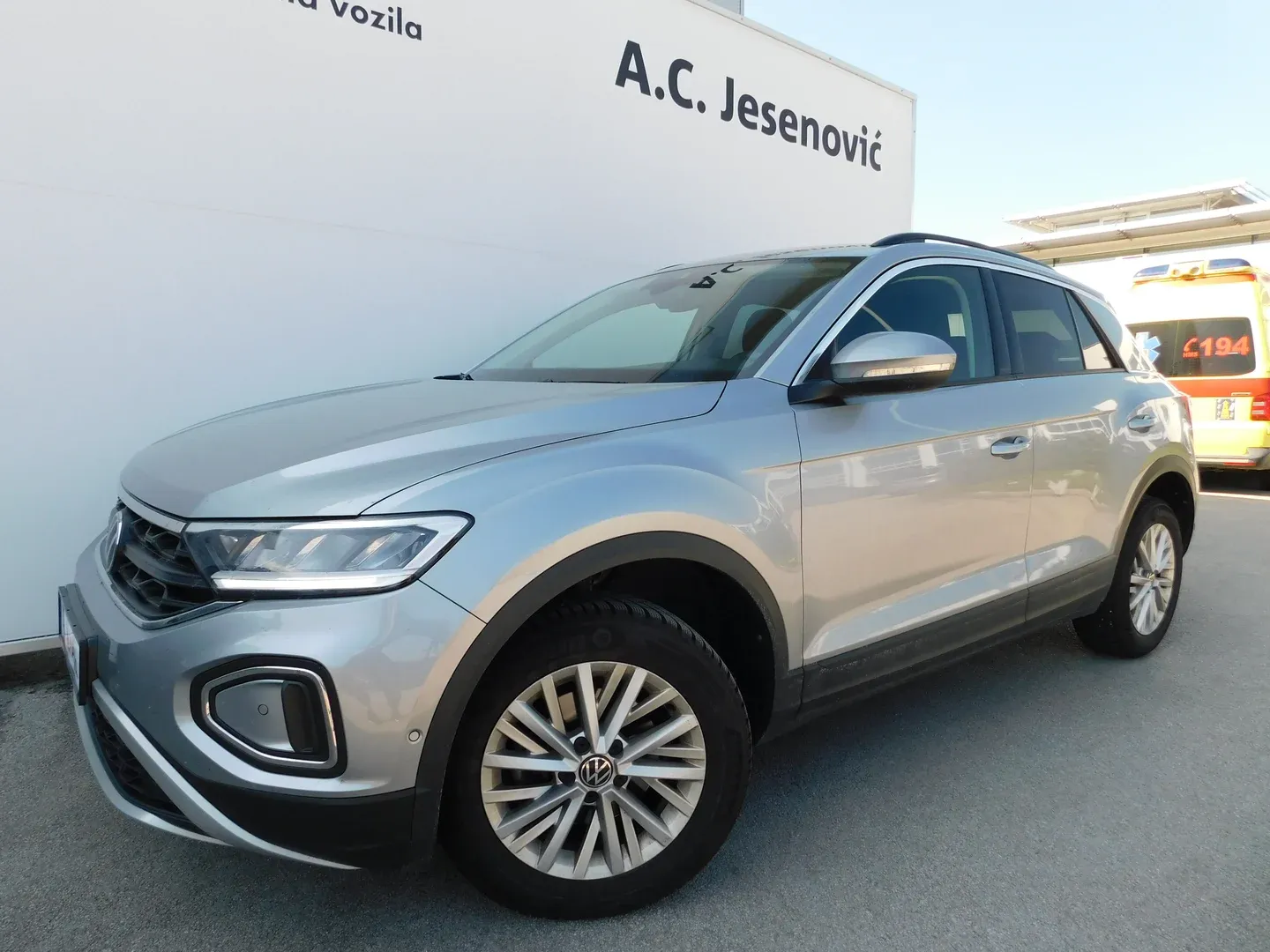 11631 volkswagen t-roc 1.0 tsi 4life - slika 15