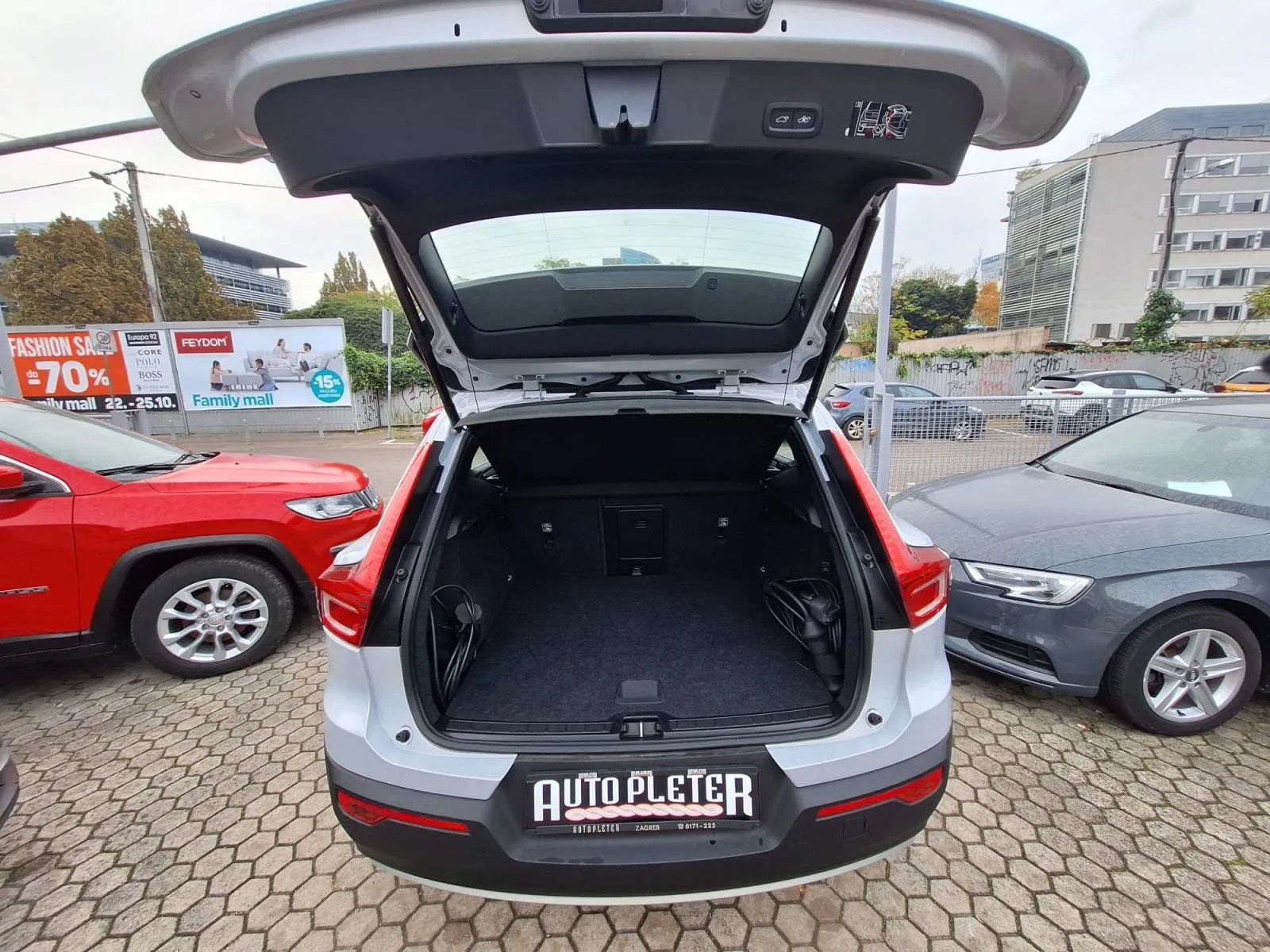volvo xc40 t4 plug-in hybrid - slika 10