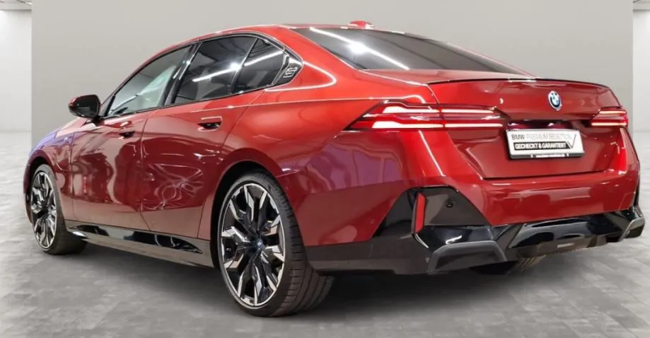 ima sve ! bmw 550e m 489ks-4x4-i-2025 proč.opis - slika 2