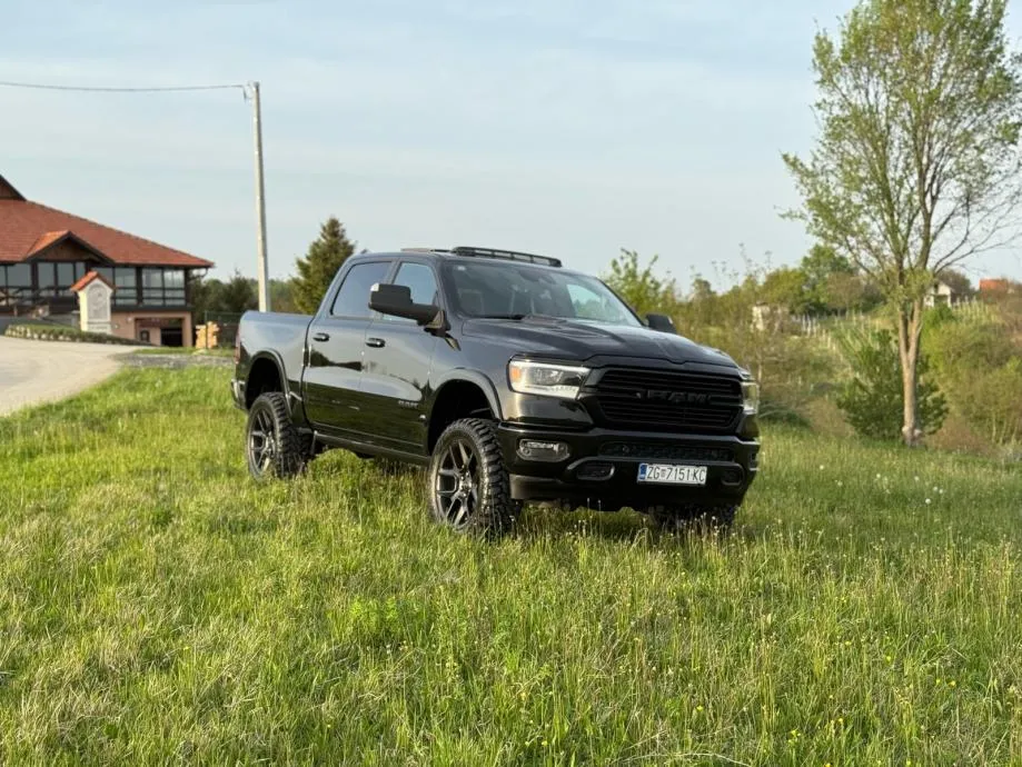 dodge ram 1500 5.7 hemi e-torque laramie - slika 7