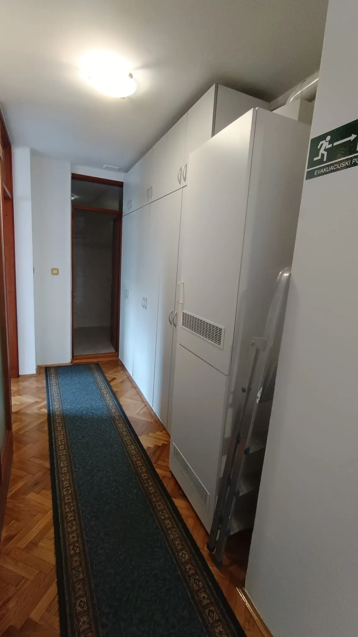 trnje-vrbik; iznajmljuje se poslovni prostor u zgradi na 2. katu - slika 10