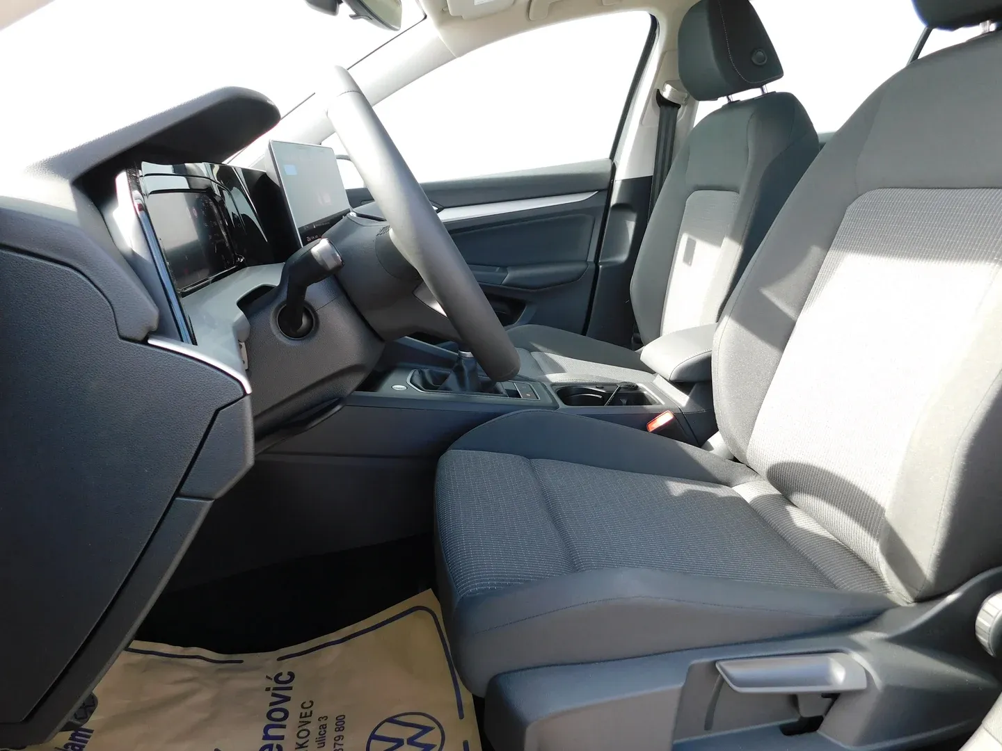12839 volkswagen golf 8 2.0 tdi - slika 7