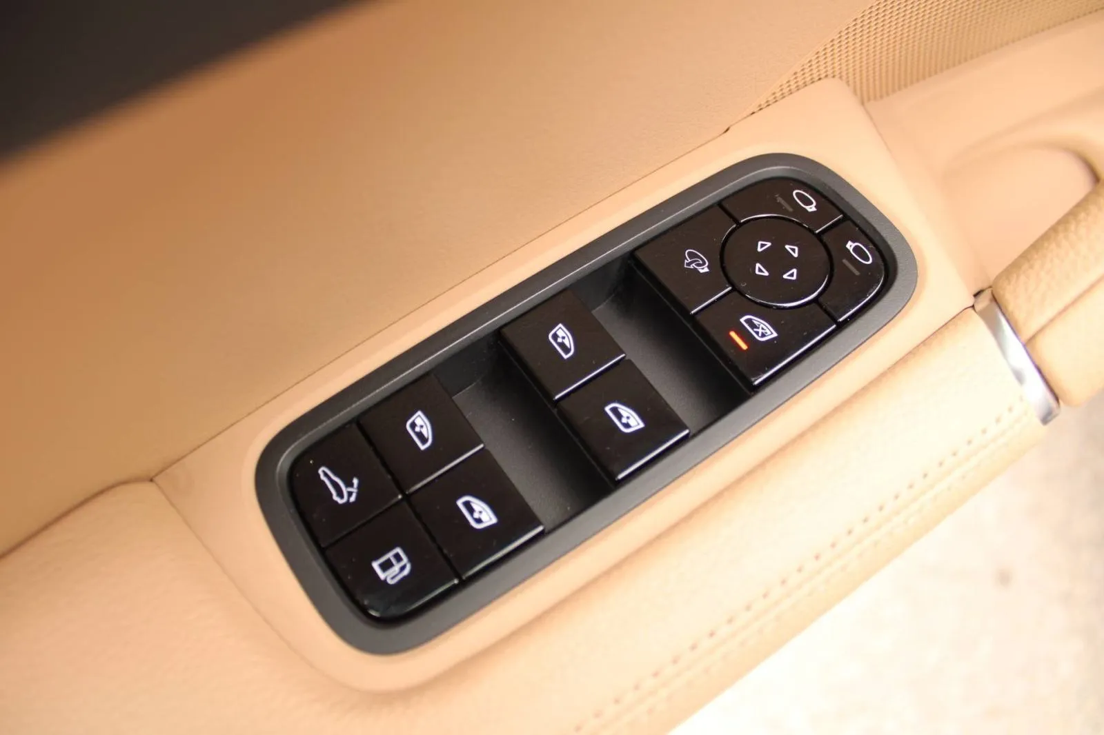porsche cayenne 3.0 v6 e-hybrid *panorama, led, navigacija* - slika 13