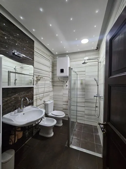 dugoročno s režijama! kaštel stari, 50.00 m2 - slika 5