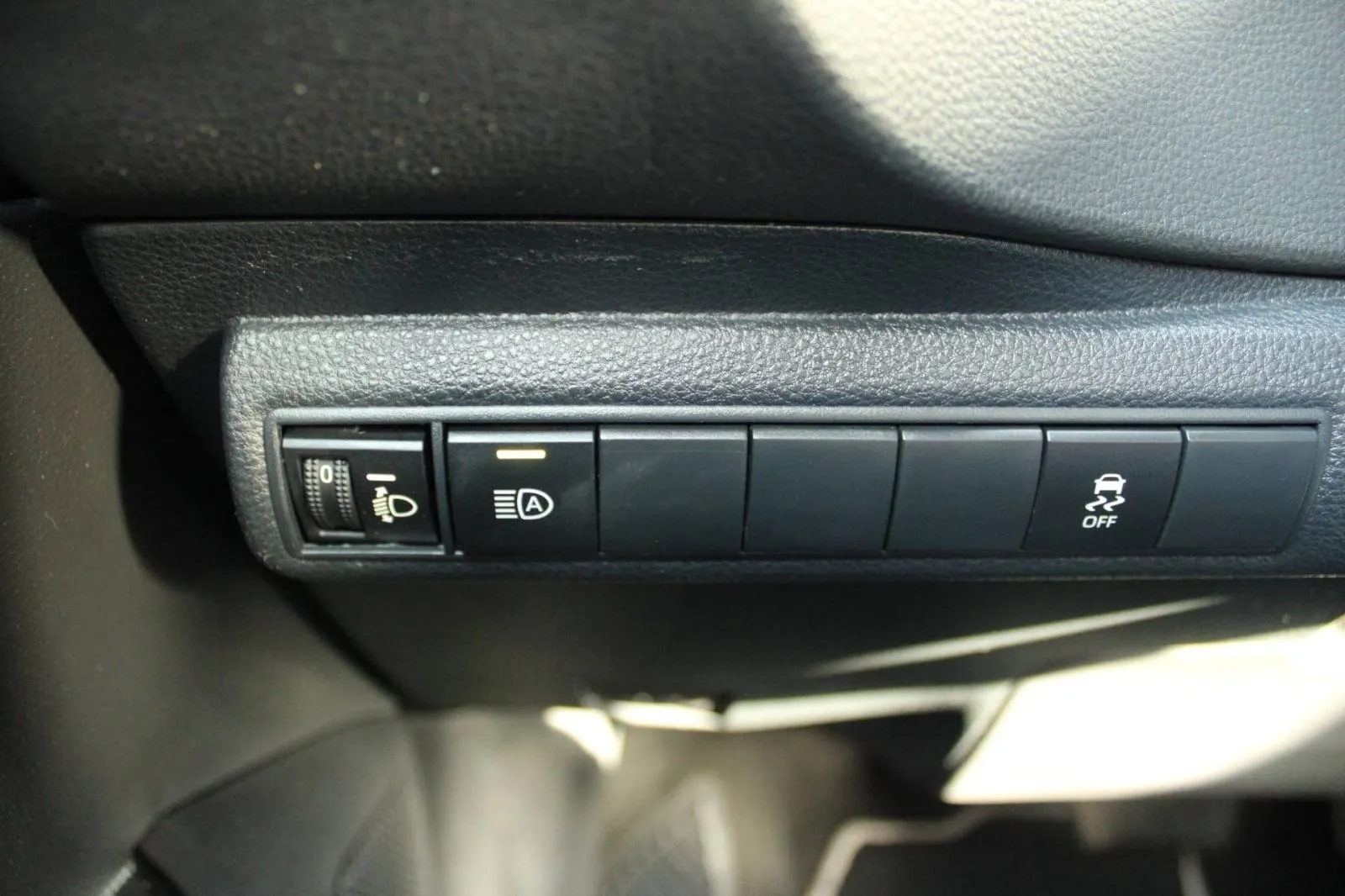 toyota corolla 1.8 hybrid automatik *led, kamera* - slika 14