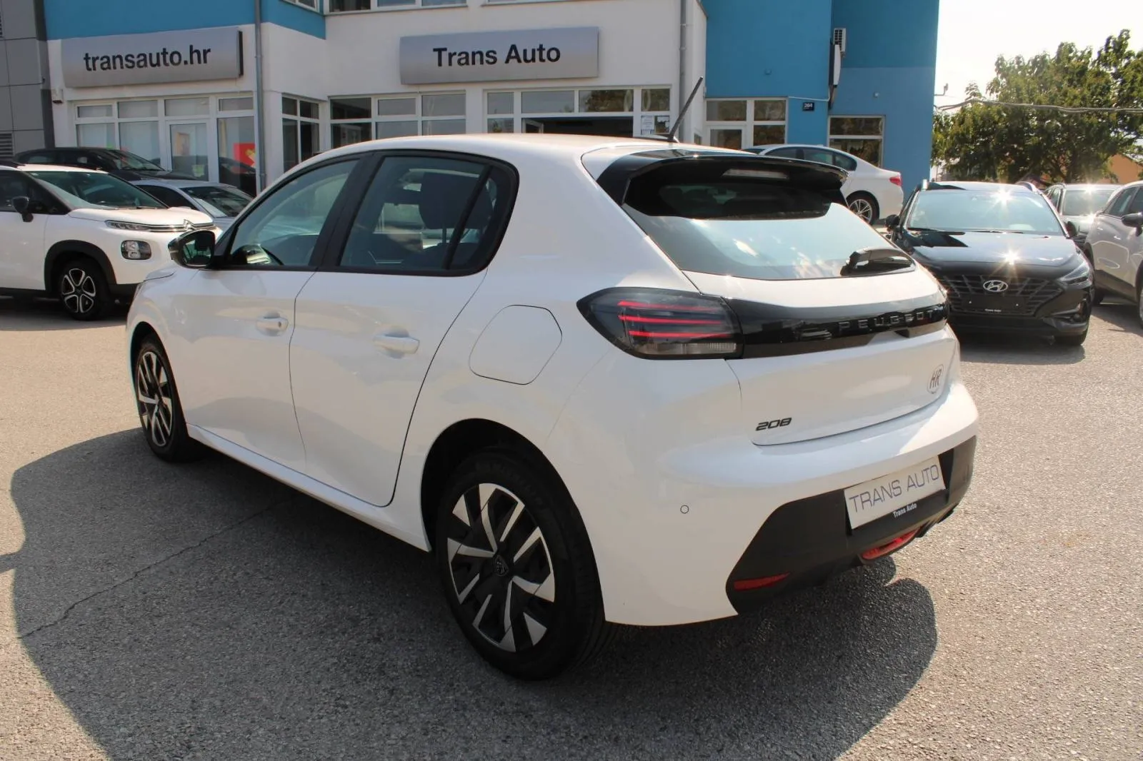 peugeot 208 1.2 puretech - slika 12