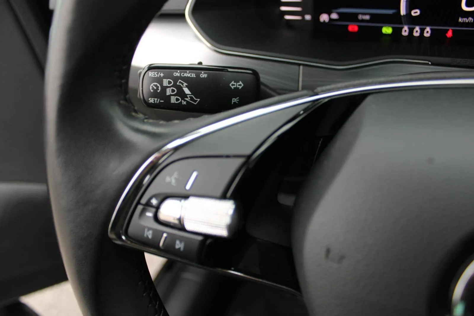 škoda superb 2.0 tdi dsg *led, navigacija, kamera* - slika 17