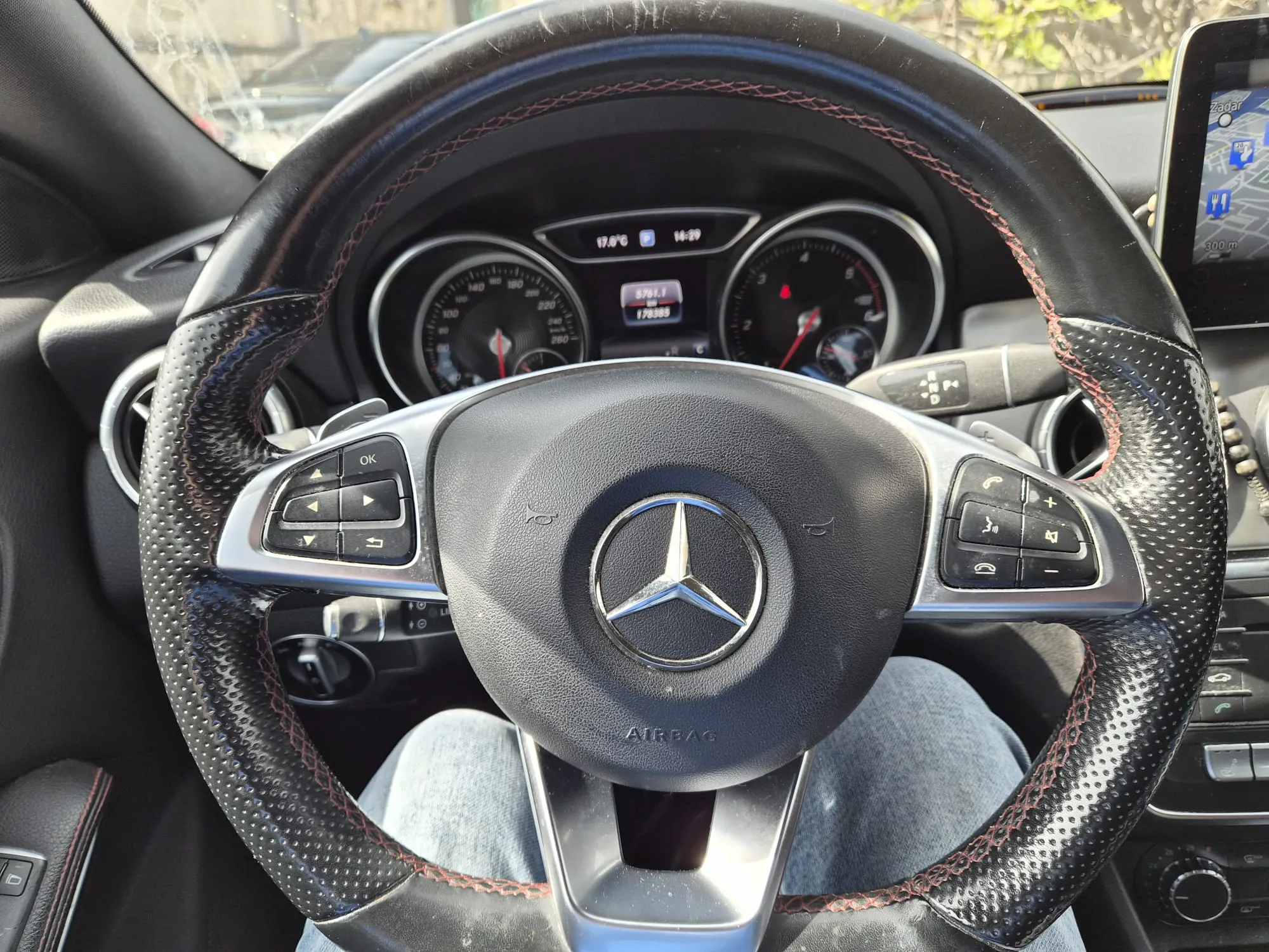 mercedes cla 200d shooting break amg line - slika 6