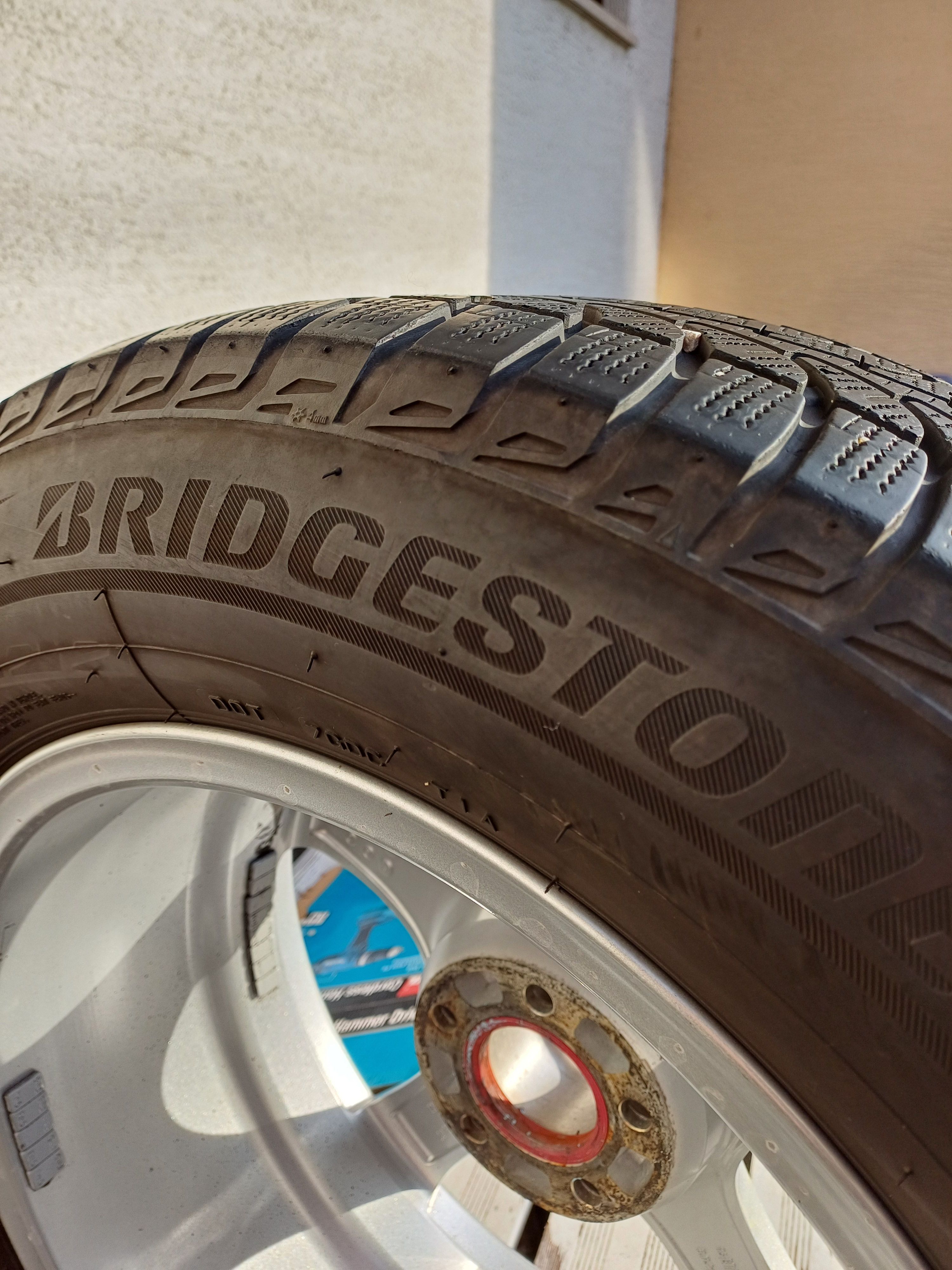 gume 235/60/18 bridgeston zimske za suv vozila - slika 8