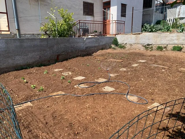 prodaja kuće i građevinskog zemljišta - slika 2